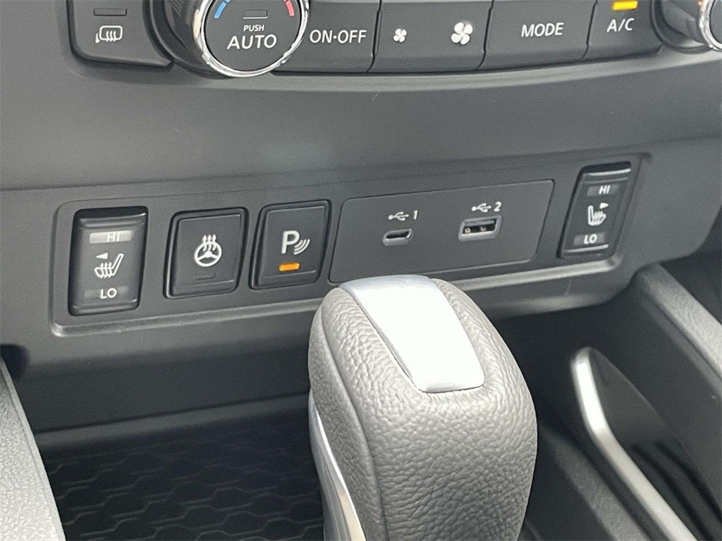 2025 Nissan Frontier SV