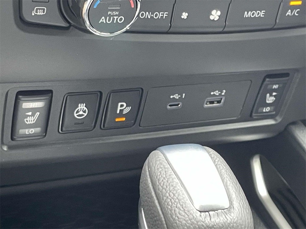 2025 Nissan Frontier SV