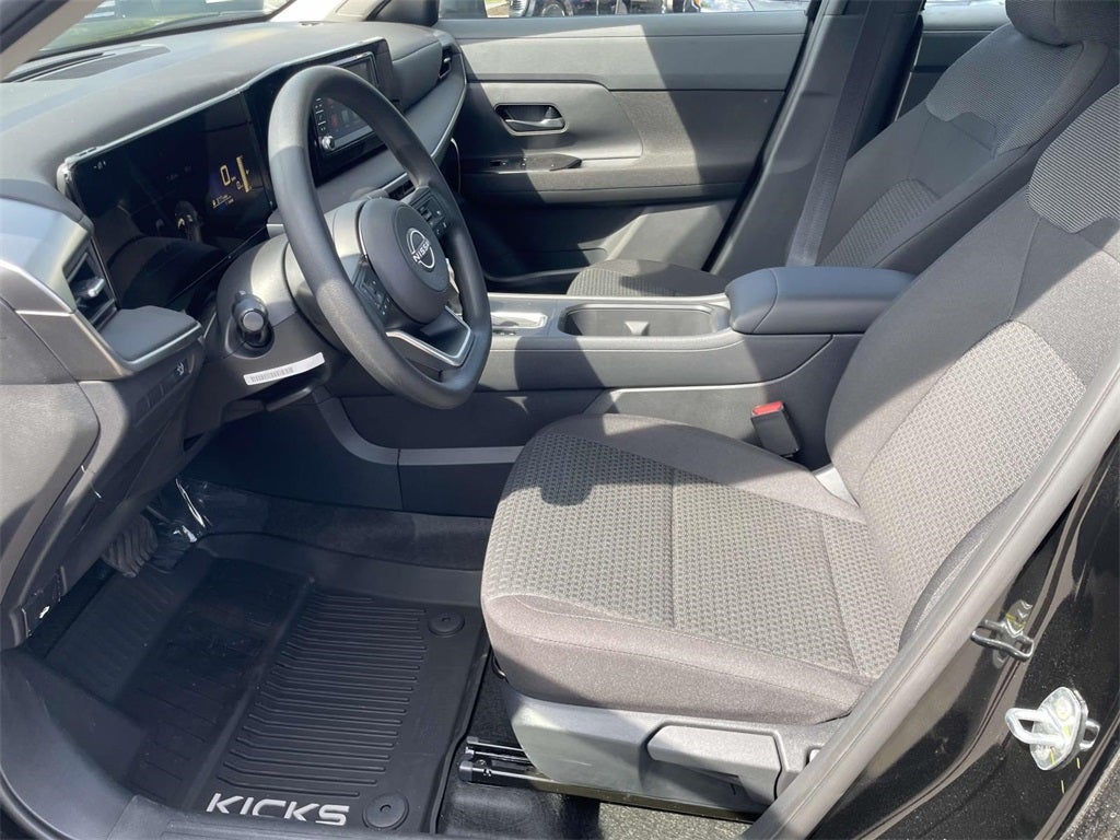 2025 Nissan Kicks S