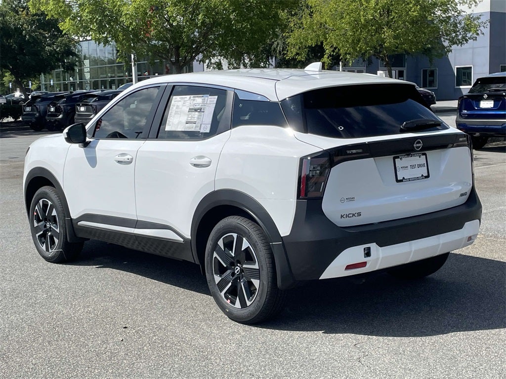 2025 Nissan Kicks SV