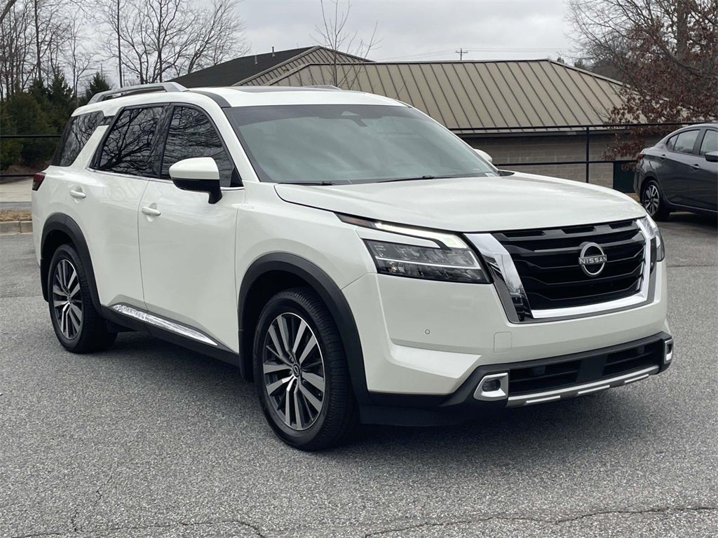 2022 Nissan Pathfinder Platinum